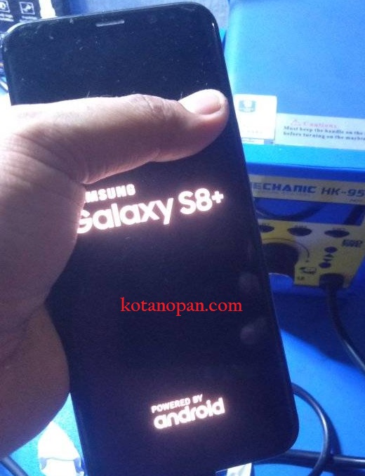 Samsung S8+Logo Petir tidak mengisi daya
